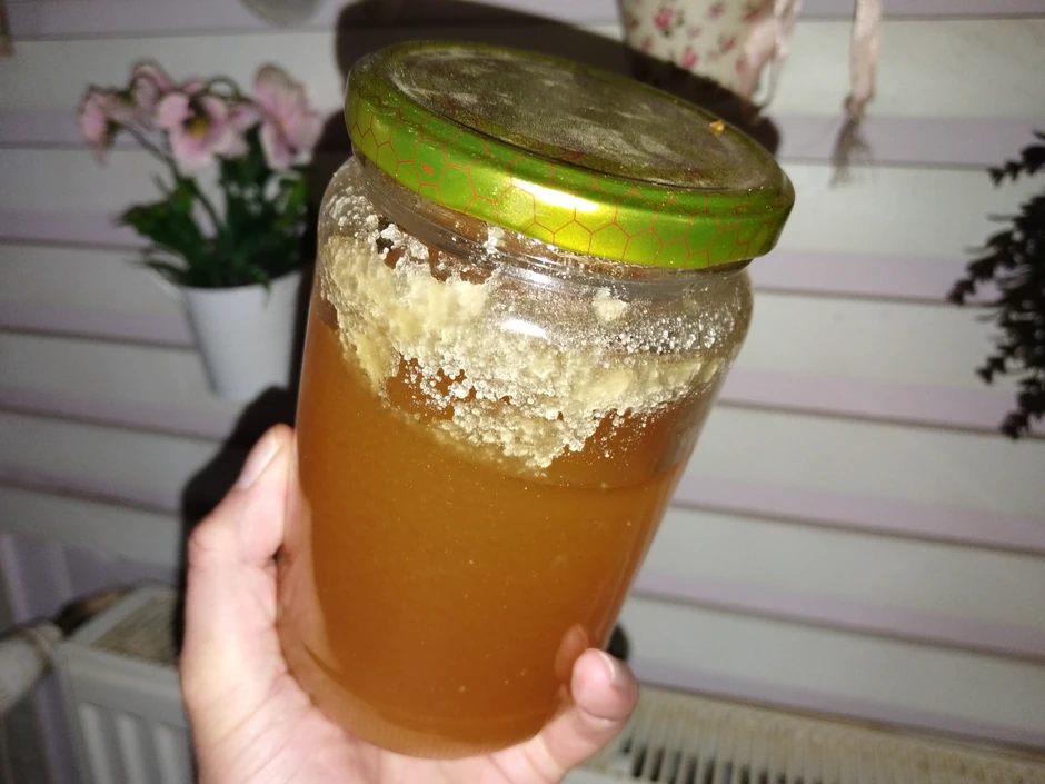 Ukoliko vam med izgleda kao "ušećeren", to znači da je kristalizovan i da je reč o pravom pčelinjem proizvodu