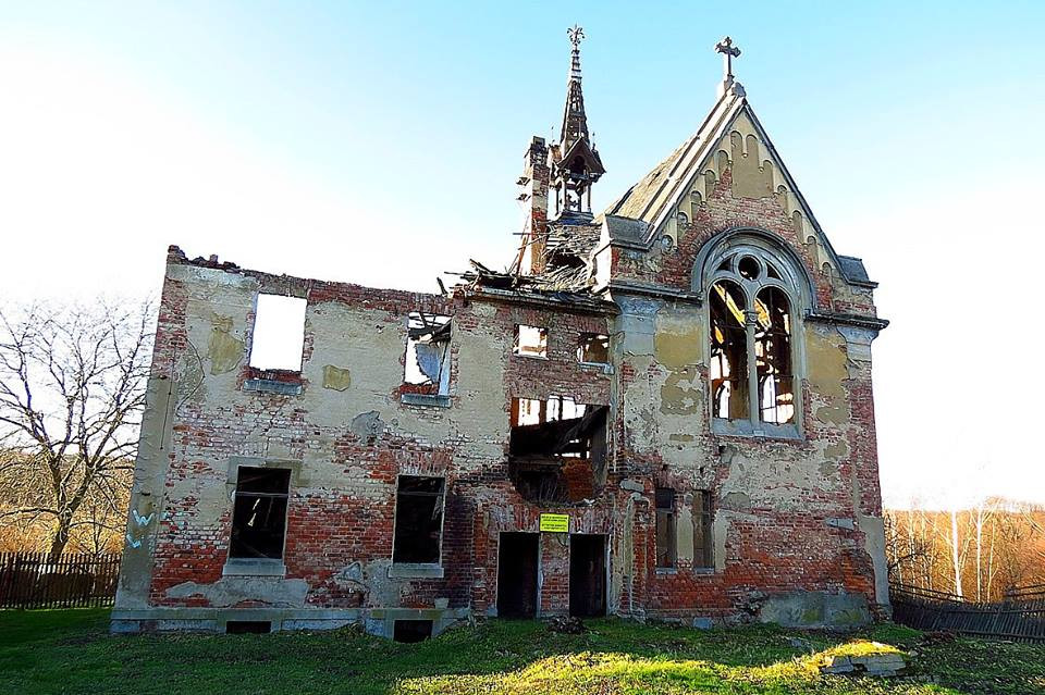 Posada koło Bogatyni - zrujnowana szkoła ewangelicka