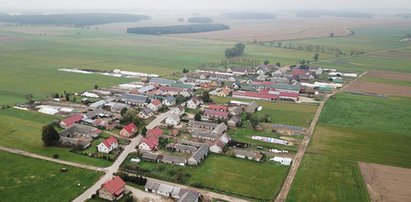 „Widzieliśmy, jak Janusz zaczął wariować”. Co się działo we wsi, w której ciało Beaty zawisło na haku od huśtawki