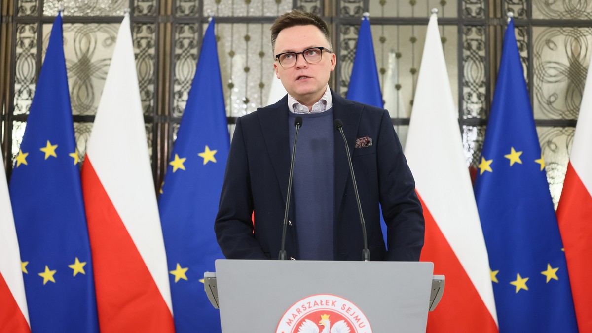 Prokuratura wnioskuje o uchwałę immunitetu dla Mateusza Morawieckiego; Szymon Hołownia krytykuje byłego premiera jako zdrajcę stanu [Źródło: Onet]