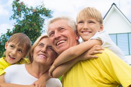 800+ dla emerytów za wychowane dzieci? petycja w sejmie budzi emocje.