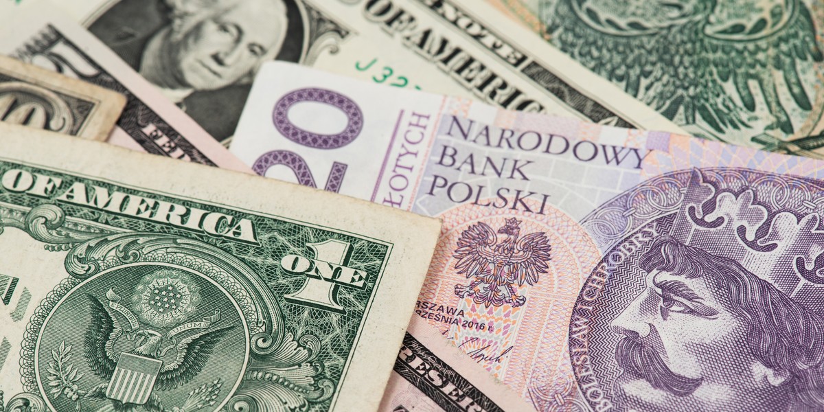 Osoby zainteresowane inwestowaniem na Forex powinny wiedzieć, czym jest kwotowanie – w ten sposób zostanie wyceniona para walutowa. Każde zestawienie zawiera walutę określaną jako bazowa oraz drugą składową pary, którą nazywa się kwotowaną. Kwotowanie jest więc prostym wyliczeniem, ustaleniem wartości danej pary