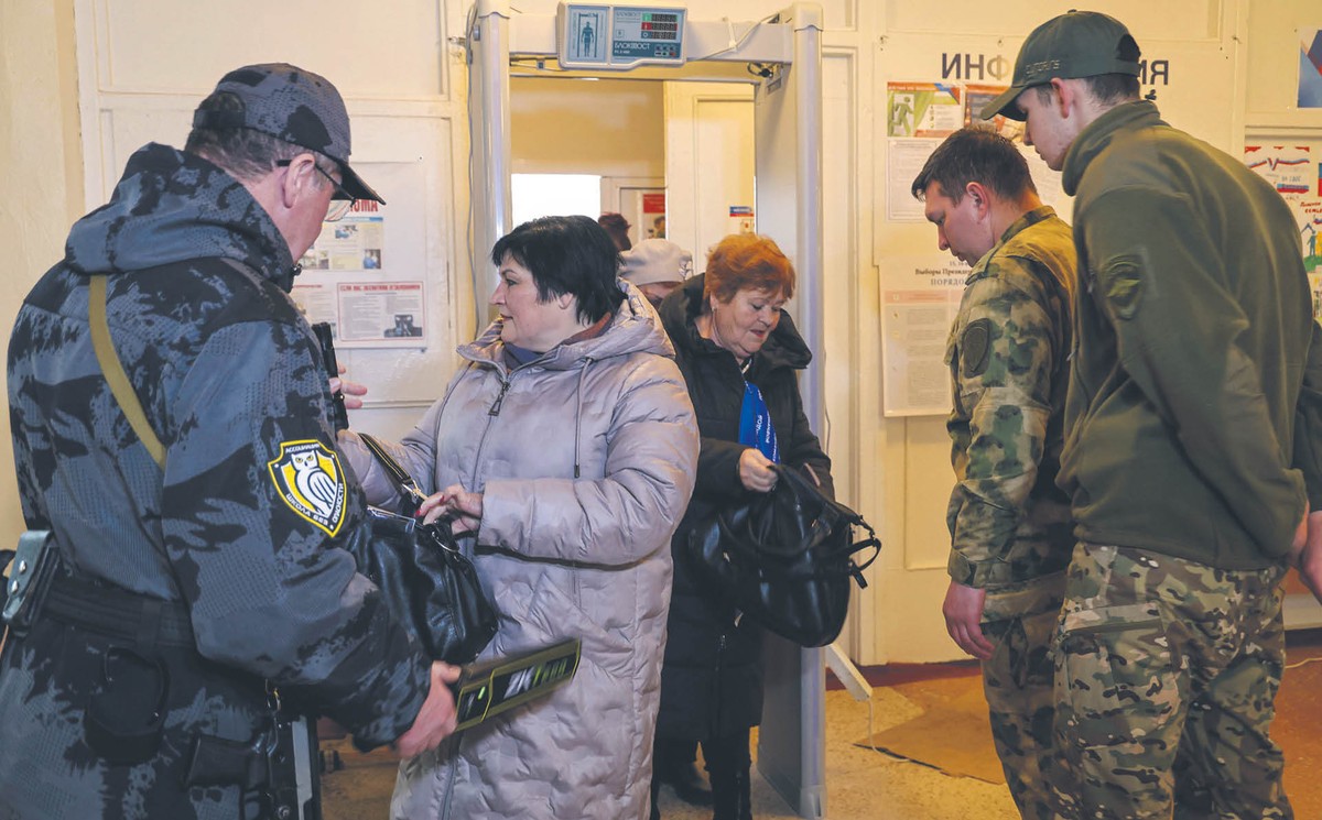 Lokal do głosowania w okupowanej przez Rosjan Makiejewce