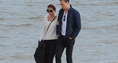 Taylor Swift és Tom Hiddleston kapcsolata szivárványszínű hurrikán