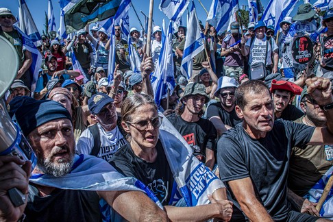 Protest przeciw zmianom w sądownictwie pod Knesetem w Jerozolimie, 24 lipca 2023 r.