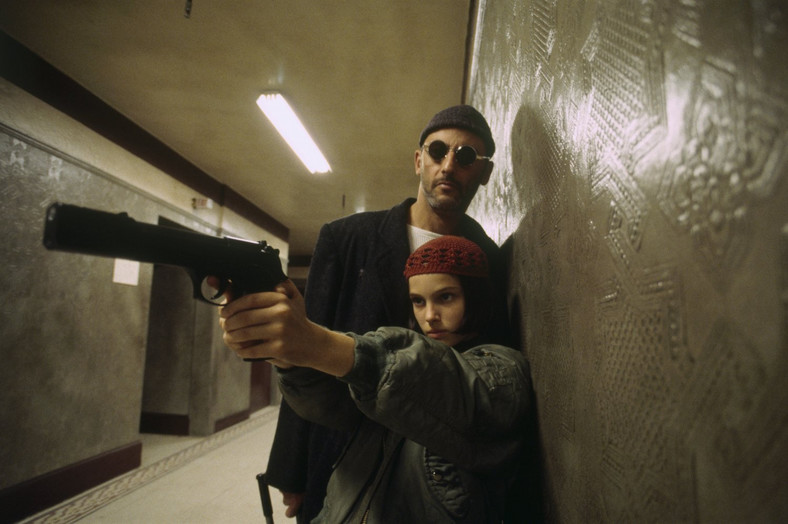 "Leon zawodowiec": kadr z filmu. Na zdjęciu:  Jean Reno jako Leon Zawodowiec i Natalie Portman jako Matylda