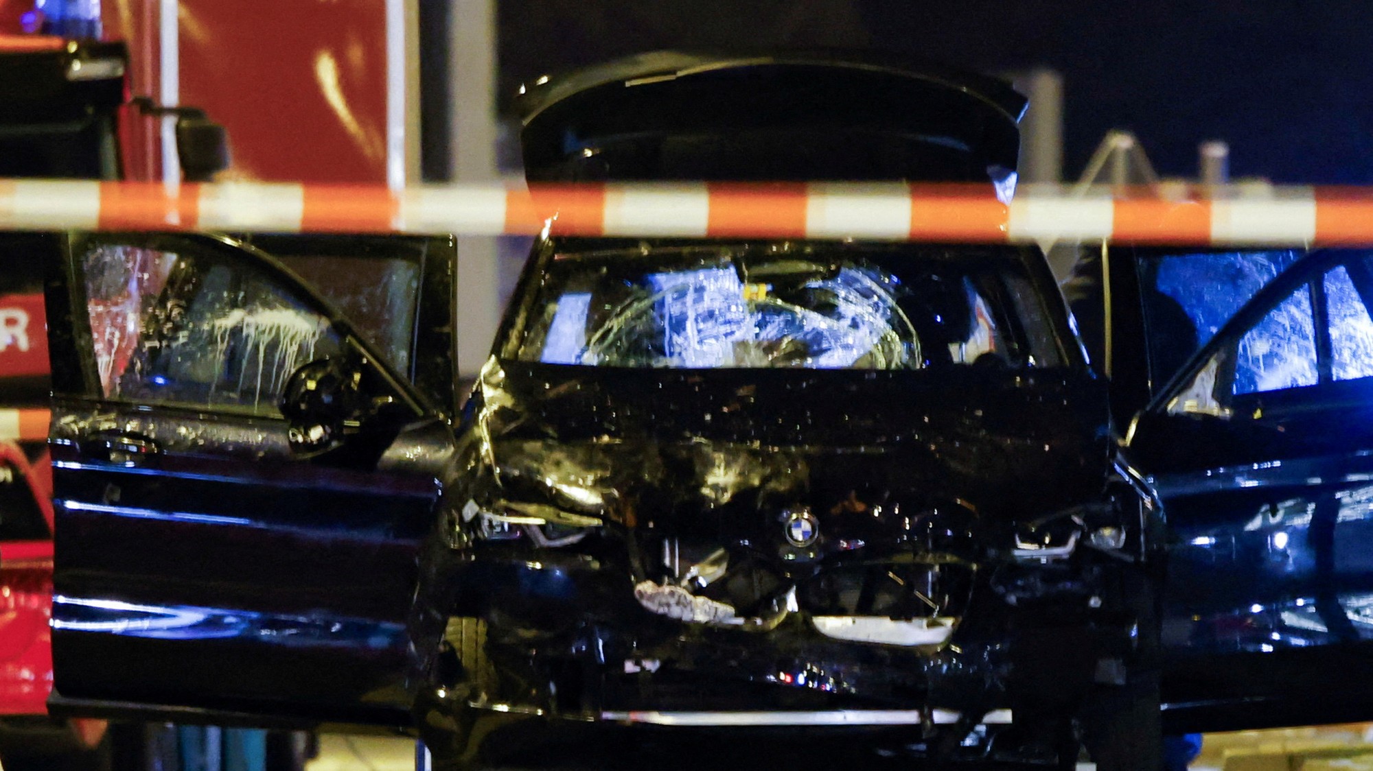 Auto, ktorým podozrivý vrazil do davu ľudí na vianočných trhoch v Magdeburgu.