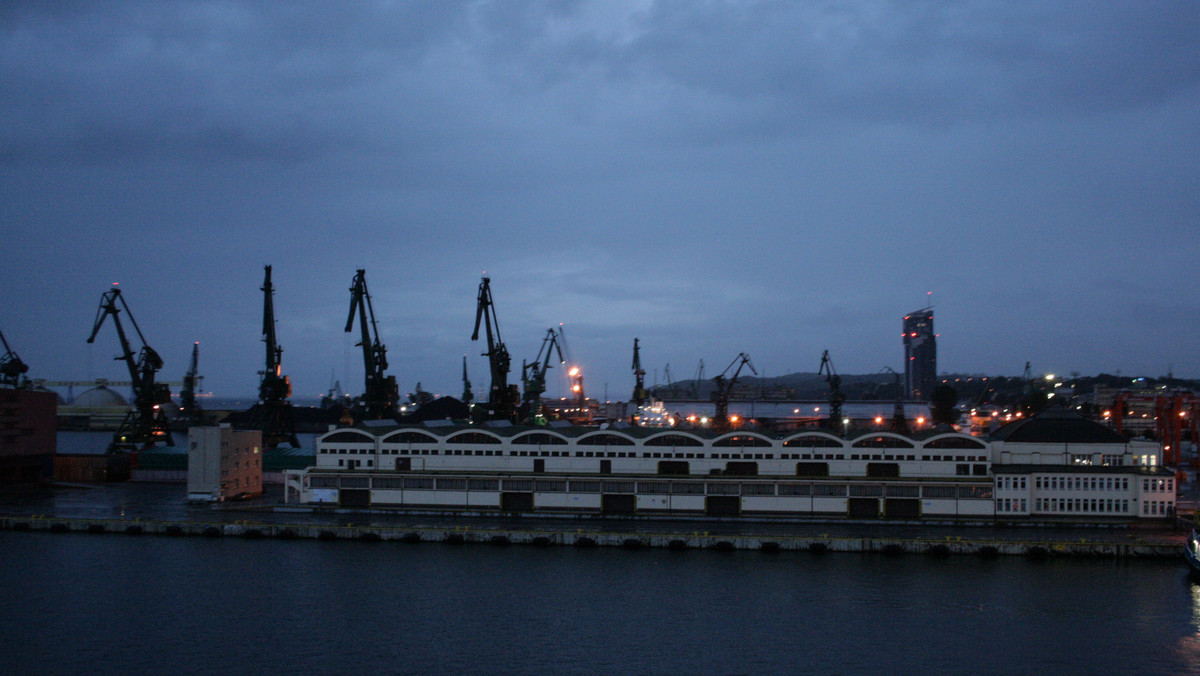Rozwój Portu Gdynia wkracza w kolejną fazę - właśnie podpisano umowę na budowę kolejnego etapu Centrum Logistycznego. Magazyn wysokiego składowania gotowy będzie za dwanaście miesięcy.
