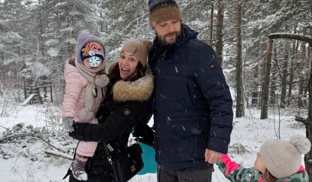 Marijana Mićić sa decom i mužem