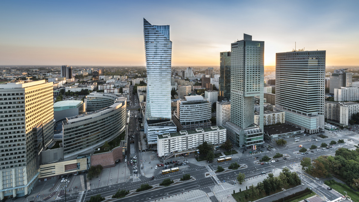 Śladami walk powstańczych przeszli dziś w Warszawie uczestnicy spaceru historycznego pod hasłem "Spacer Patriotów". Wydarzenie odbyło się w ramach 73. rocznicy wybuchu powstania warszawskiego. Wśród uczestników był kandydat Nowoczesnej na prezydenta Warszawy Paweł Rabiej.