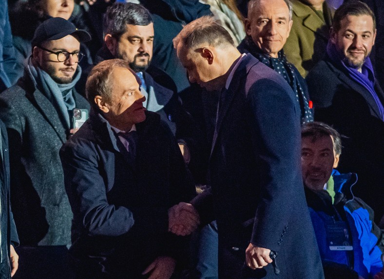 Tusk i Duda na spotkaniu z Bidenem. Ich wspólne zdjęcie hitem sieci