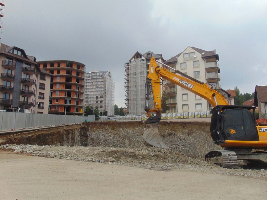Jedno od mnogobrojnih gradilišta na Zlatiboru