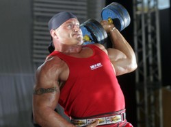 "Pudzian" sprawdzi się w krwawym ringu