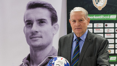 „Laci bácsi a mai napig példaképként áll előttünk” – A 80. születésnapján köszöntötték a magyar focilegendát – fotók
