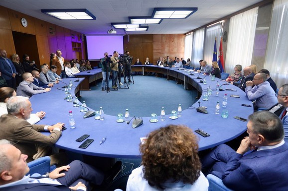 NAJBOLJI MLADI LEKARI OSTAJU U SRBIJI 100 diplomaca od sutra na radnom mestu