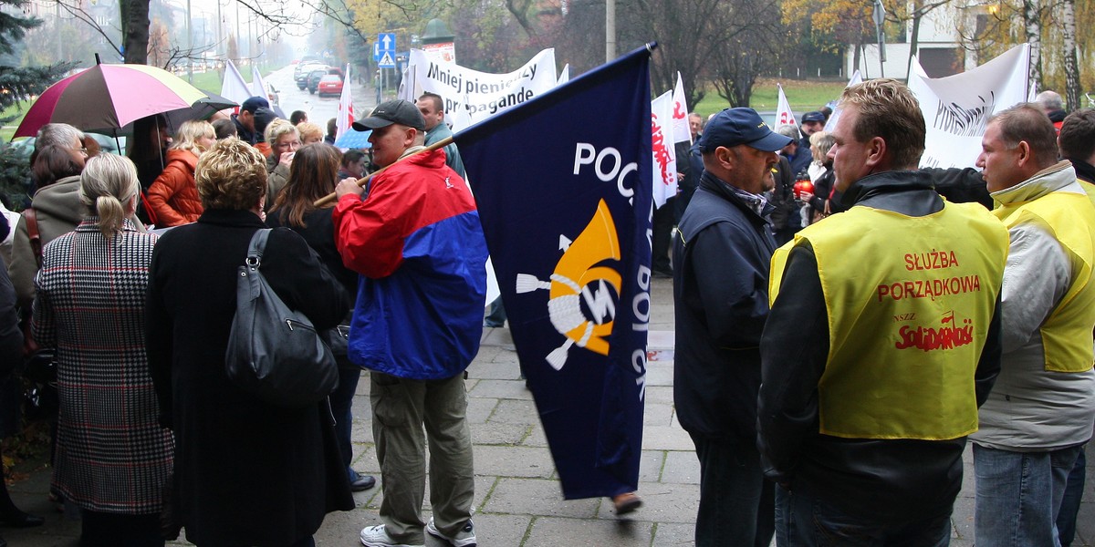 Protest pracowników Poczty Polskiej w Krakowie.