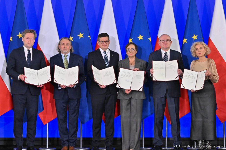 Od lewej: Maciej Taborowski, Dariusz Szostek, Krystian Markiewicz, Anna Korwin-Piotrowska, Marcin Dziurda i Magdalena Bentkowska