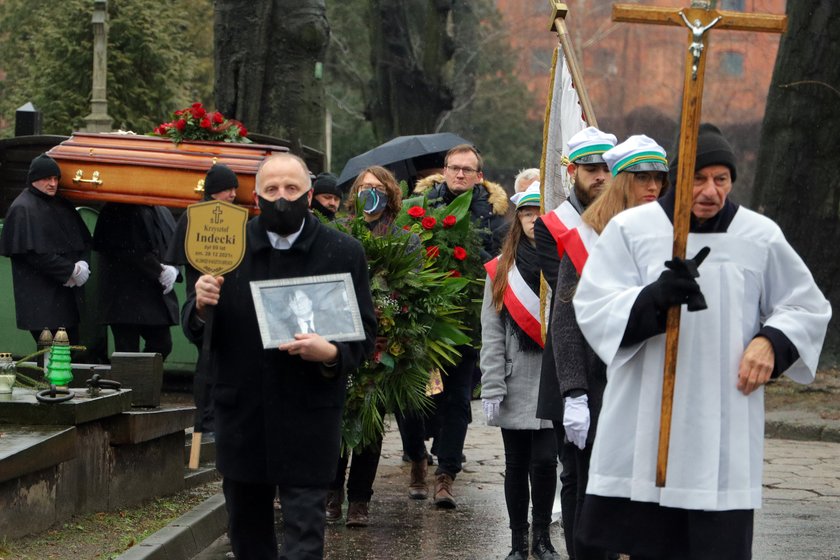 Profesor Krzysztof Indecki nie żyje. Spoczął przy tragicznie zmarłej żonie