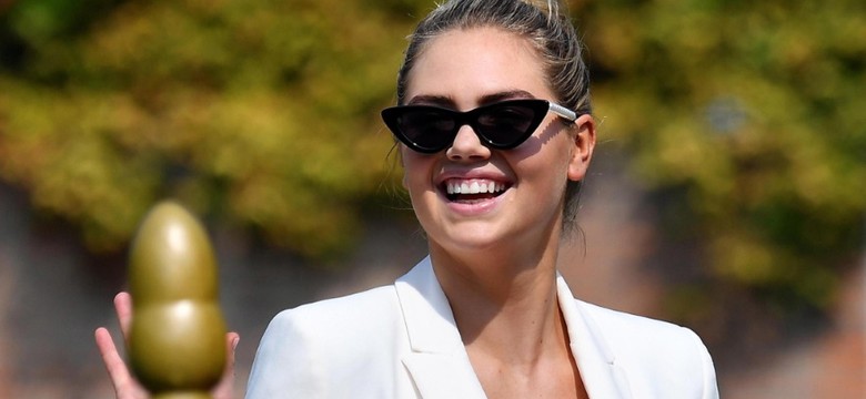 Świat mody potrzebuje takich kobiet! Kate Upton zachwyca "pełną figurą" na festiwalu w Wenecji. FOTO