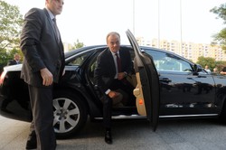 Rządowa limuzyna to za mało. Zobacz, jak wożą się ministrowie Tuska