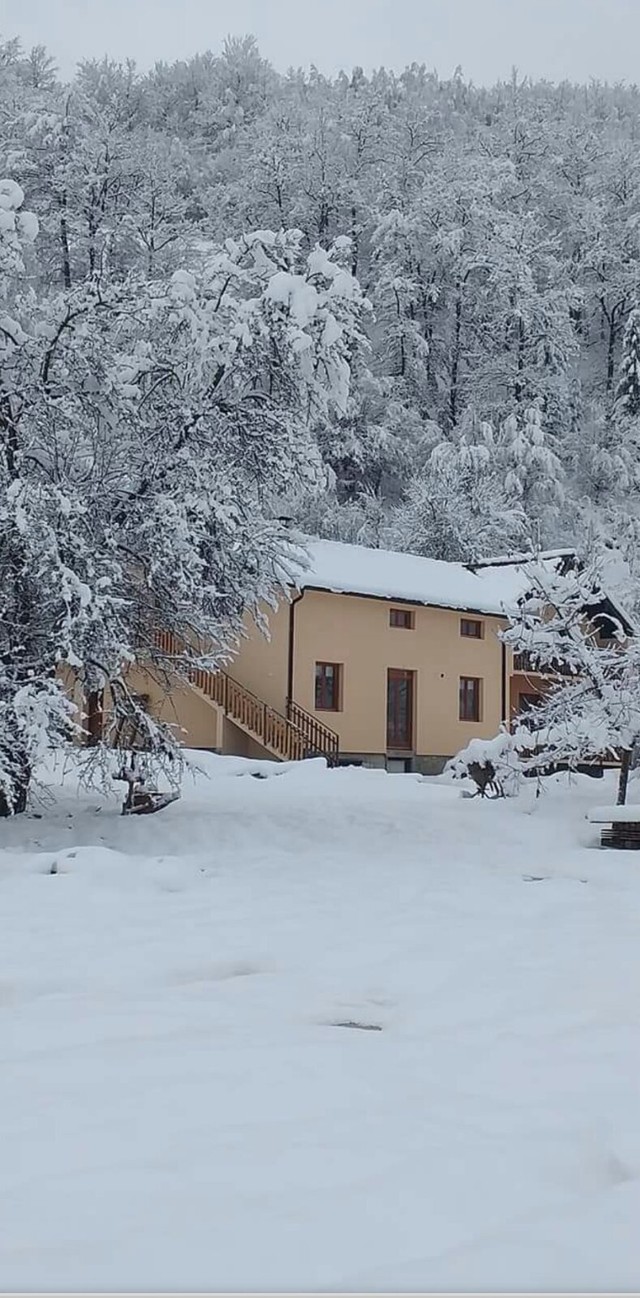 Zime su jake i oštre, te se desi da ponekada nemaju struje po nekoliko dana