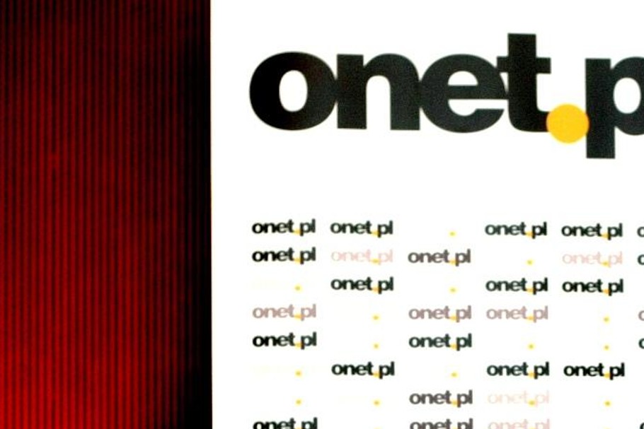 onet logo ściana