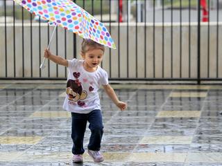 dziecko, deszcz, parasol