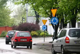 Zakręcone skrzyżowanie - Naucz się jeździć po rondzie