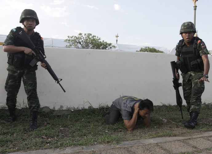 Przewrót wojskowy w Tajlnadii. Fot. EPA/RUNGROJ YONGRIT