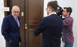 Kamiński poszedł w ślady Clintona. 'To będzie mocna książka, osadzona w polskich realiach'