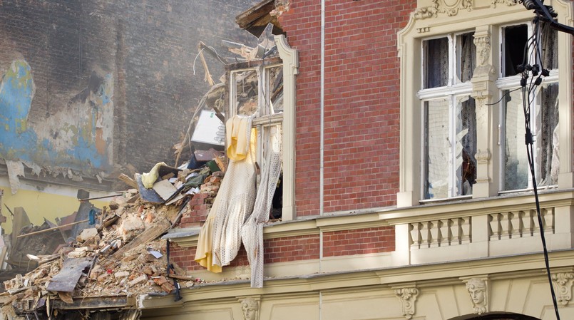 Narożny fragment kamienicy, mimo wcześniejszych obaw, nadaje się do użytku. Poinformował o tym Powiatowy Inspektor Nadzoru Budowlanego w Katowicach, Janusz Jaworowski.