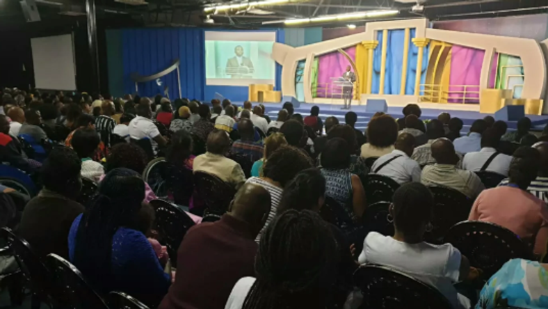 Christ's healing message rings true at Pastor Chrisâs Healing School 