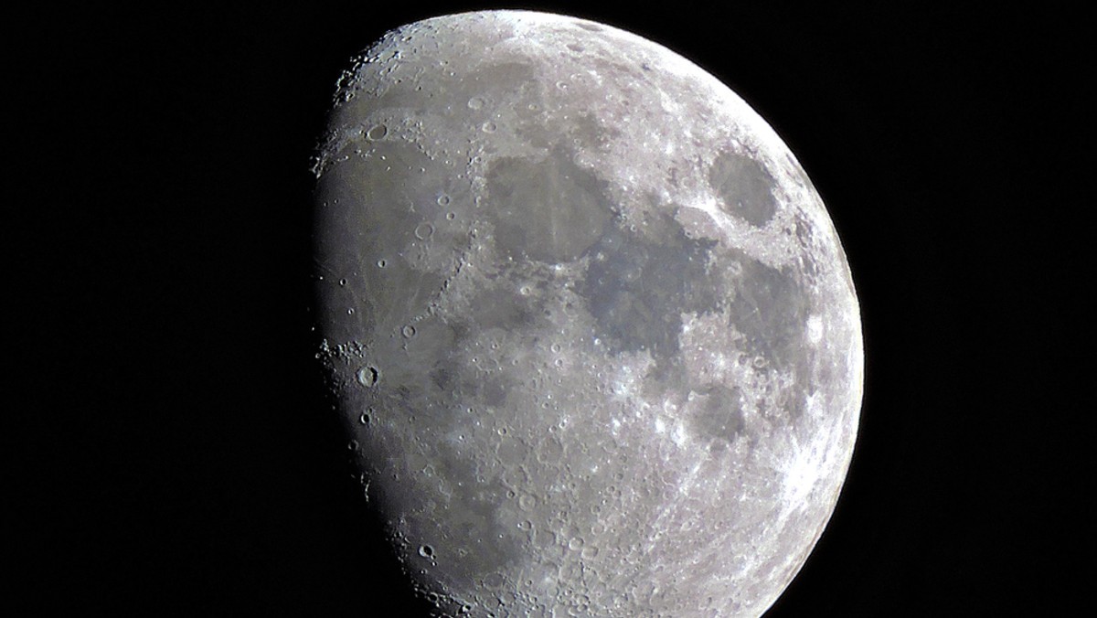 Naukowcy pracujący w NASA dokonali niezwykłego odkrycia. Sonda Księżyca LRO zarejestrowała cząsteczki wody poruszające się w glebie. Udało się również wyjaśnić, w jaki sposób zachodzi cały proces.