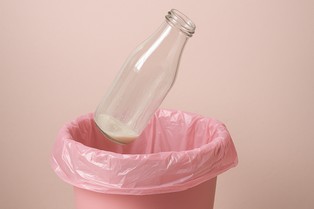 Nowy worek na opakowania po mleku – zmiany w sposobie segregacji odpadów. Polacy będą musieli się dostosować?