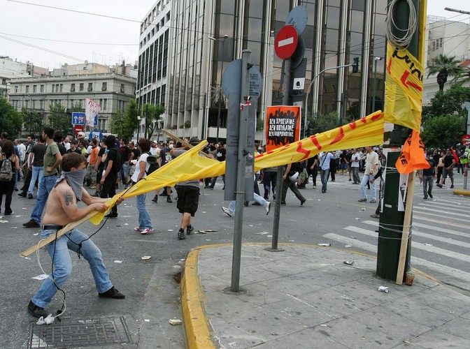 Grecy mają już dość zaciskania pasa