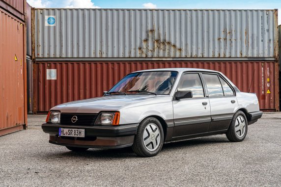 Opel Ascona SR