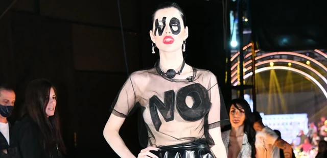 Da se prekrstiš i levom i desnom rukom: Evo čime je ukrasila jelku Deniz Dejm!