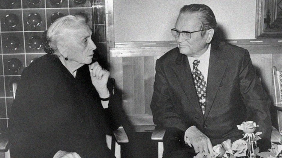 Dolores Ibaruri i Josip Broz Tito razgovaraju prilikom jedne od njenih poseta | Foto: Getty Images