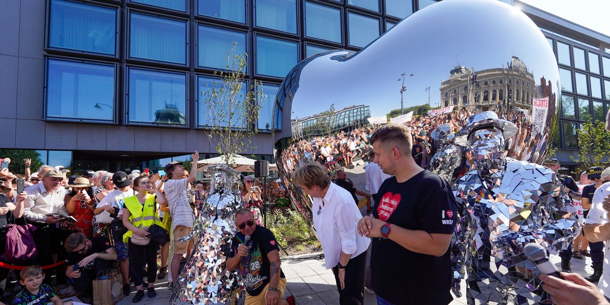 To jest serce Łodzi. Pomnik stanął na placu WOŚP przed Pałacem Poznańskiego.