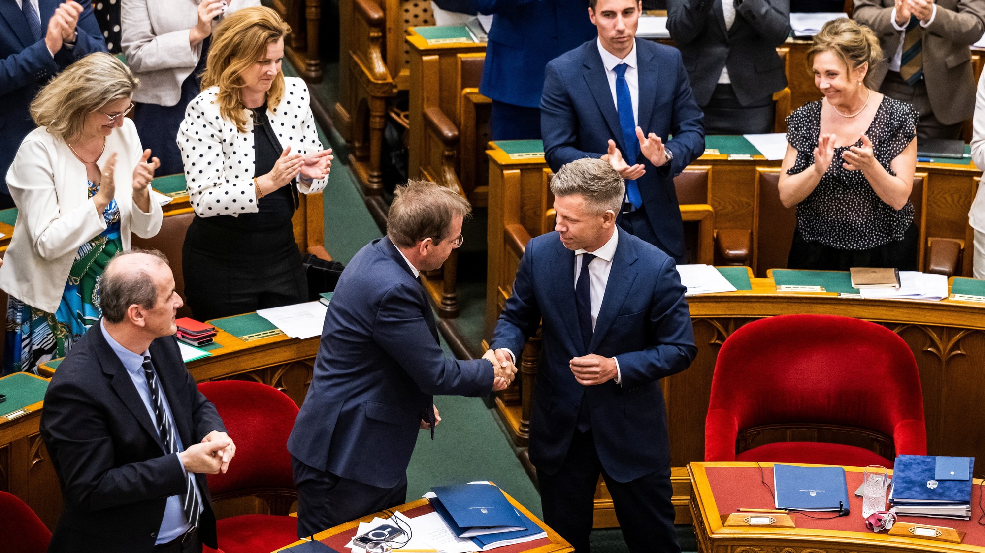 Maďarskí poslanci odhlasovali zmenu novely ústavy, ktorá ukončí mandát prezidenta Tómasa  Sulyoka