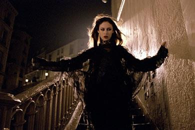 Piękne, uwodzicielskie i śmiertelnie niebezpieczne -  najseksowniejsze wampirzyce w kinie