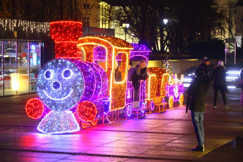 W Święta zobacz świąteczną iluminację w Warszawie! 