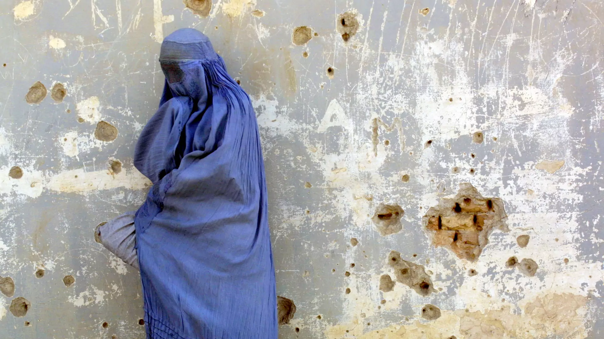 Zostały wychłostane za noszenie "odsłoniętych sandałów". Afgańskie kobiety boją się o życie