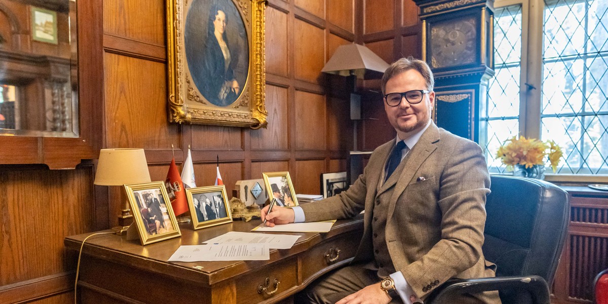 Książę Jan Lubomirski-Lanckoroński w zamku w Lubniewicach.