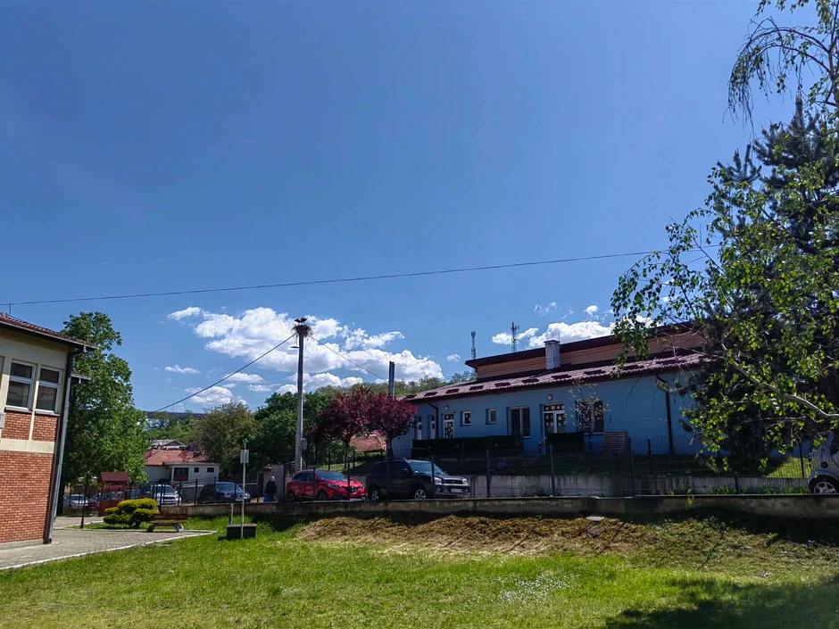 Preko puta gnezda nalazi se Dom zdravlja
