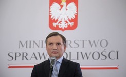 Ziobro i Warchoł oburzeni opinią Komisji Weneckiej. 'Parodia', 'nadaje się do kosza'