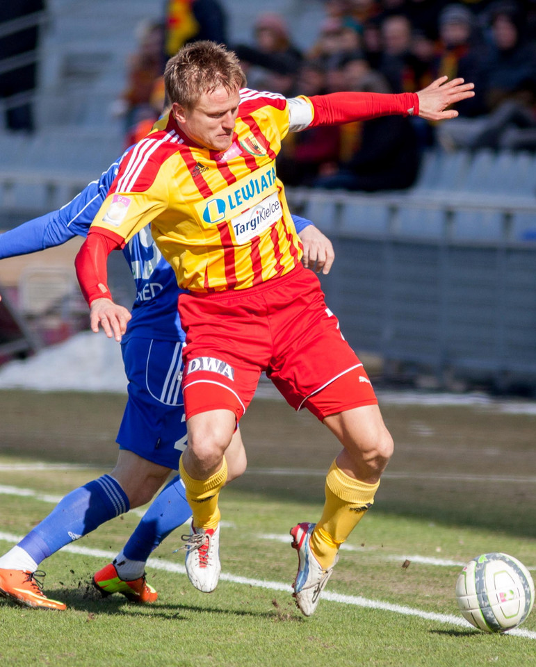 PIŁKARSKA EKSTRAKLASA KORONA KIELCE KONTRA RUCH CHORZÓW