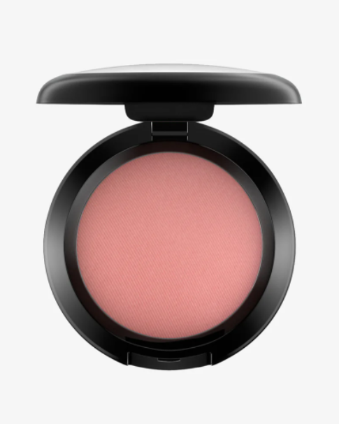 Dieses Rouge von MAC ist superleicht, seidig-fein, zart schimmernd und verleiht den Wangen delikaten Glanz.