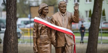 Kaczyński odsłonił pomnik brata. Będzie ich więcej