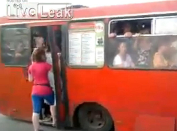 Oto rosyjski autobus grozy. Wideo